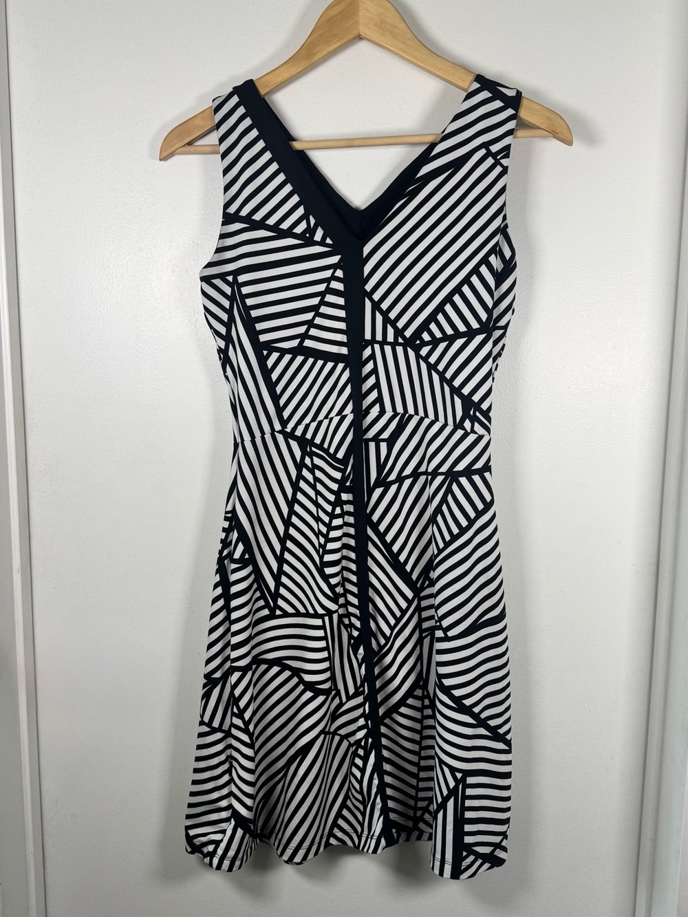 Title Nine Dream Dress Fractured Stripe Women’s Small Buttah Activewear Fabric